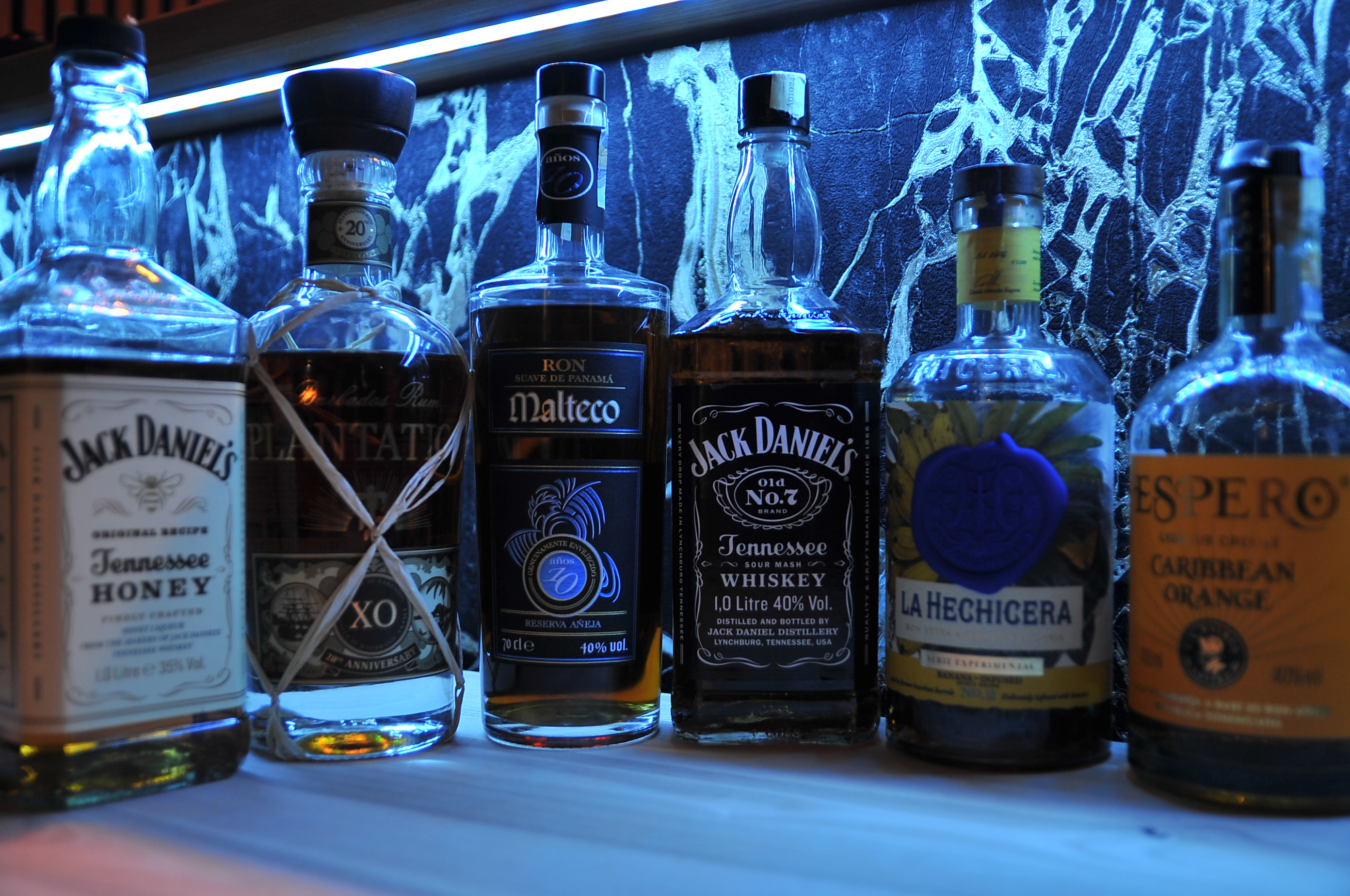 Nabídka alkoholových nápojů a drinků v Golden&Black Benešov